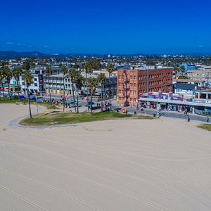 Beachfront location, overlooking Venice Beach