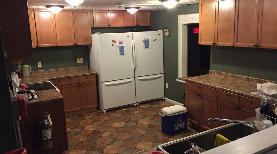 Huge kitchen, make yourself at home. They had everything I needed. 