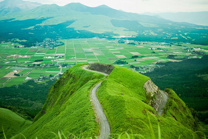 Aso is know cycling activity. There are not only Japanese but also many foreigners come here around the world. There are many best recommended route for cycling. To know more about “Cycle Route Guide” 