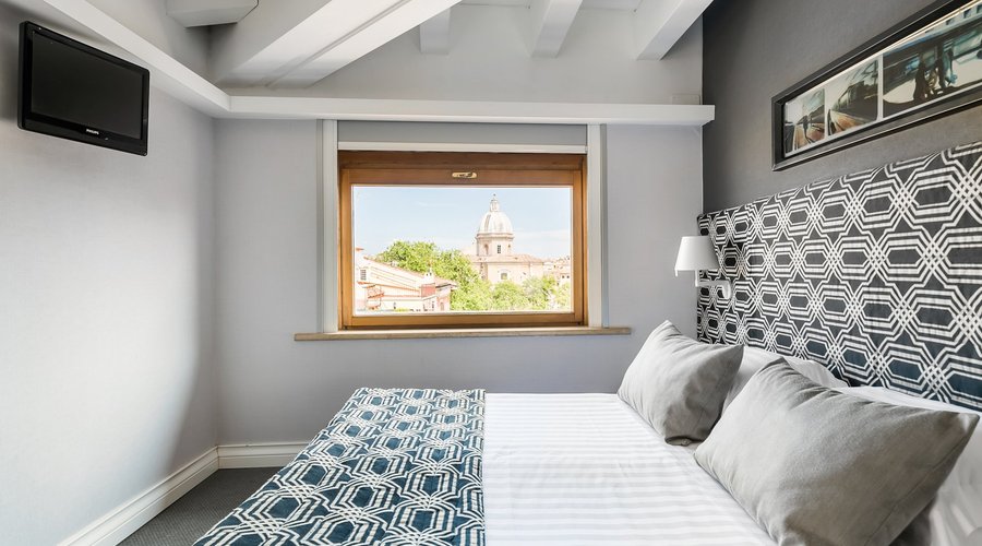 SUPERIOR BALCONY ROOM