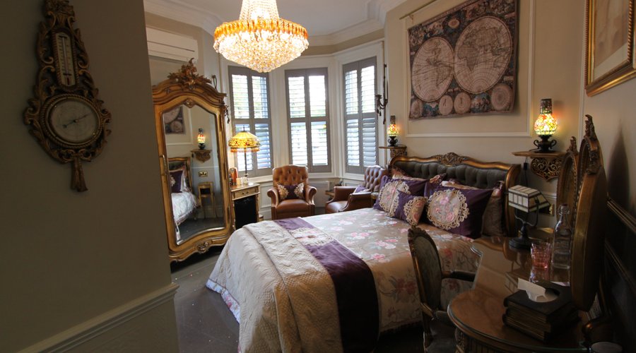 Golden Versailles Room
