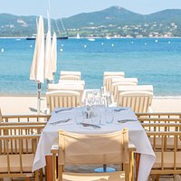 La Bouillabaisse Plage vous accueille tous les jours, toute l'année pour un déjeuner ou un diner les pieds dans le sable!