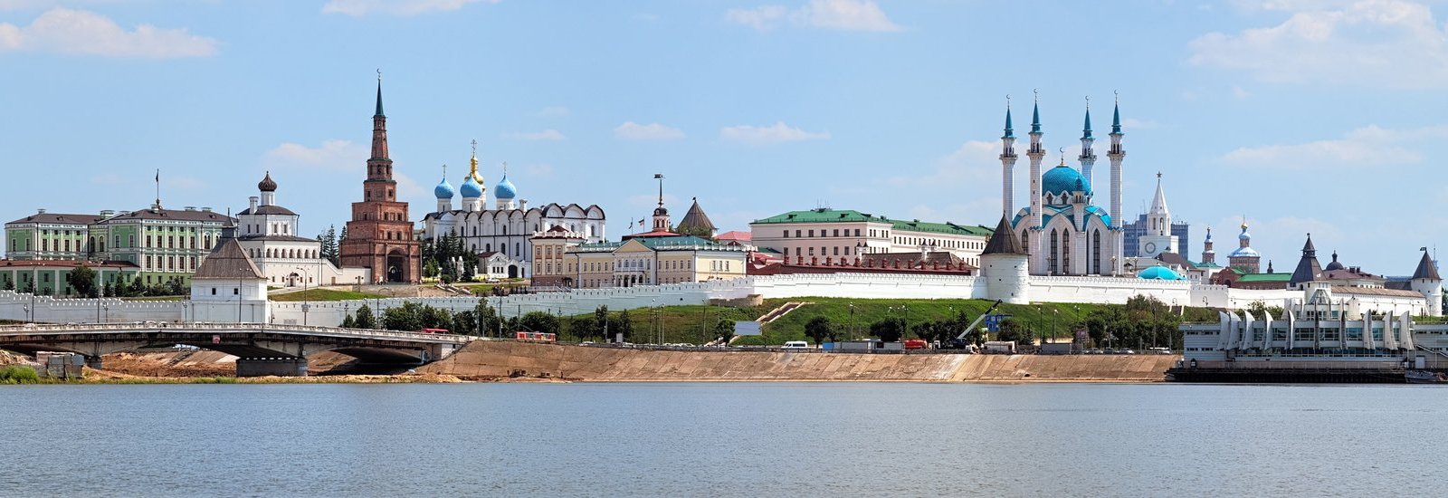 Казань какая. Панорама Кремля Казань. Кремль Республики Татарстан. Казанский Кремль Казань панорама. Кремлин Казань.