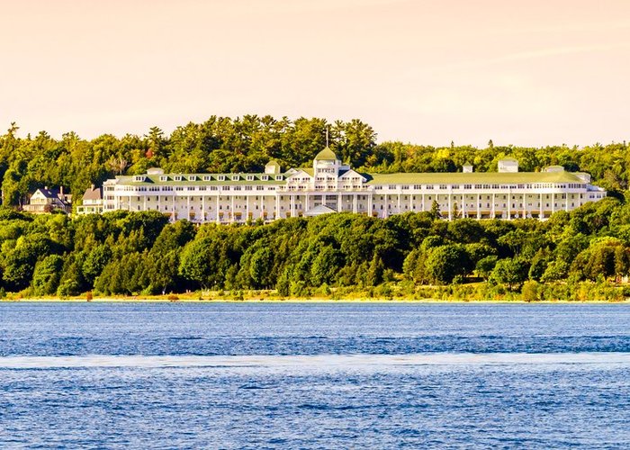 are dogs allowed on mackinac island michigan