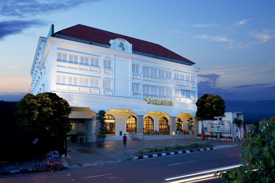 hotel dekat malioboro bintang 4