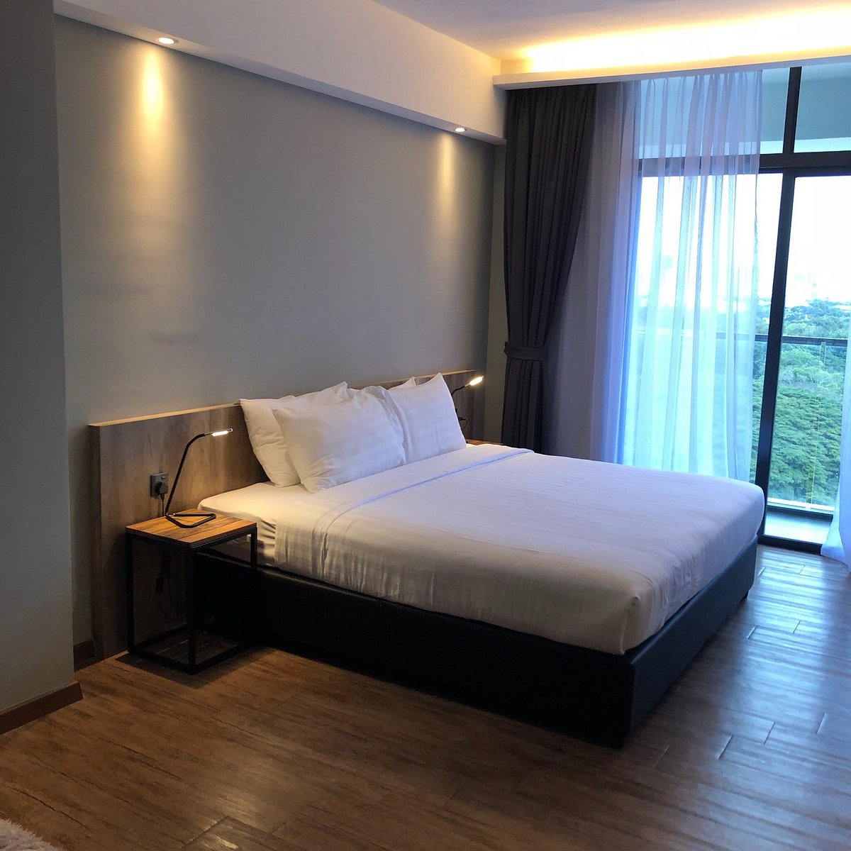 Tropics Eight Suites, hotel in Penang Island