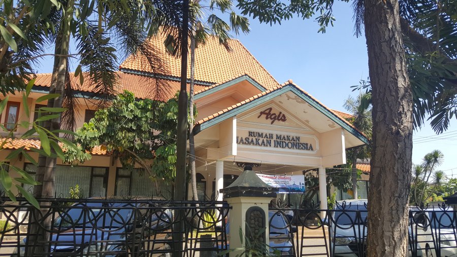 Agis Restaurant rumah makan dekat masjid agung surabaya