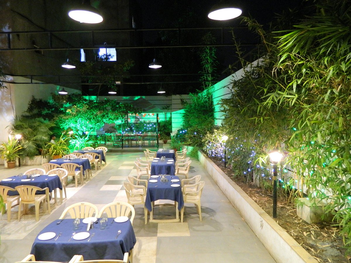 https://dynamic-media-cdn.tripadvisor.com/media/photo-o/15/51/cb/7f/spice-garden-restaurant.jpg?w=1200&h=-1&s=1