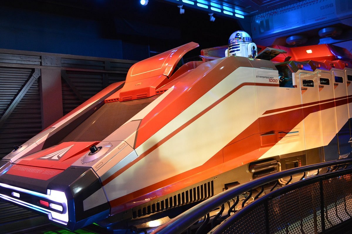is star tours disneyland scary