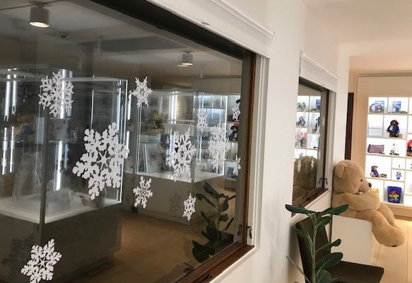 Originalt julepynt med bamseiskrystaller - du har aldrig set mage
Original Christmas decorations with teddy bear snow flakes. You have never seen the like!