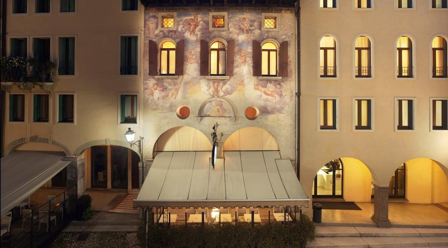 La facciata del Best Western Hotel Canon d'Oro
