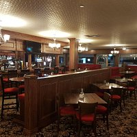 You can see from these photos that there is no sense of crowding at this beautiful pub. The lightning, ambience and service are perfect!