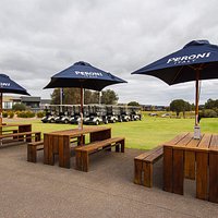 Hanners Alfresco is a nice place for a cold drink and some warm food.