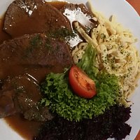 Omas Sauerbraten mit Spätzle und Apfelrotkohl