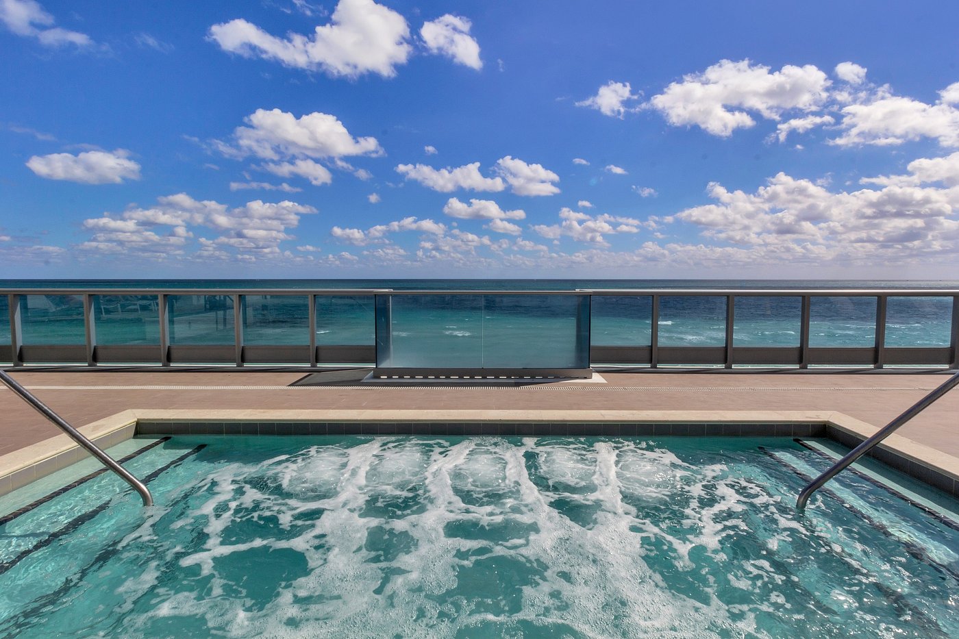 DHARMA HOME SUITES MIAMI BEACH AT MONTE CARLO (Miami Beach, FL) Daire