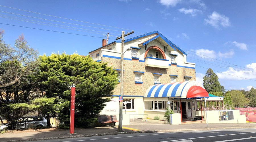 The Clarendon Guesthouse is situated in the heart of the Blue Mountains at Katoomba.
