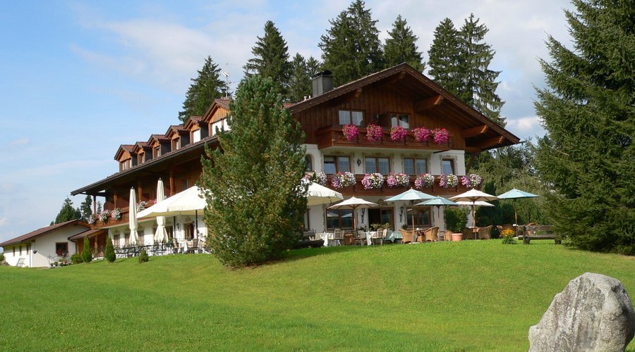 Hotel Süd/Westseite mit Sonnenterrasse