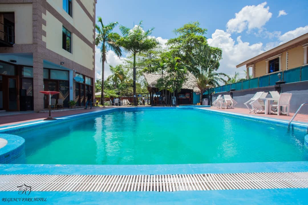 Regency Park Hotel Pool: Pictures & Reviews - Tripadvisor