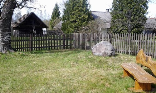Estonia's brass master's homemuseum near Võru, his memorybench
