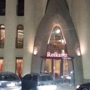 Very well located hotel in the center of the city.