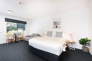 Room & Suite