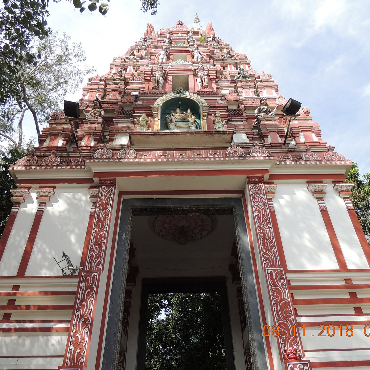 Кадуру. Храм ИСККОН Бангалор. Храм в Бангалоре. Kadu Malleshwara Temple. Темпл Бангалор.