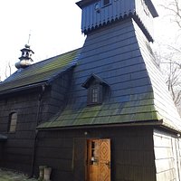Boczne wejście do kościoła