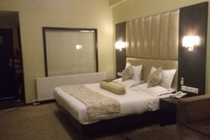 Room & Suite
