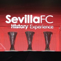 Las 5 copas de la UEFA Europa League conseguidas por el Sevilla Fútbol Club expuestas en el Tour RSP.