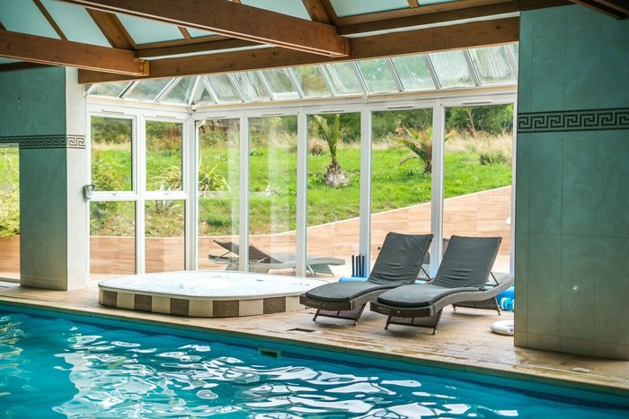 Guildford Manor Pool: Pictures & Reviews - Tripadvisor