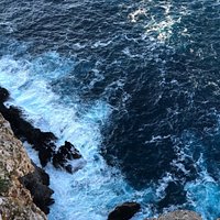 Lindos acantilado cerca del faro
