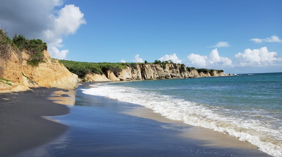 BEACHY BLACK
