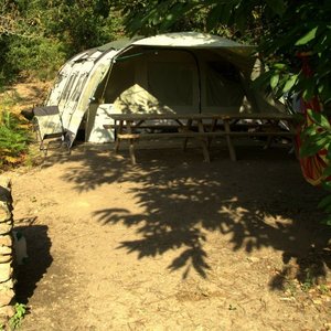 grand emplacement ombragé