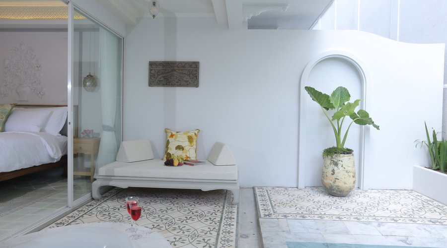 The Corner Pool Suite