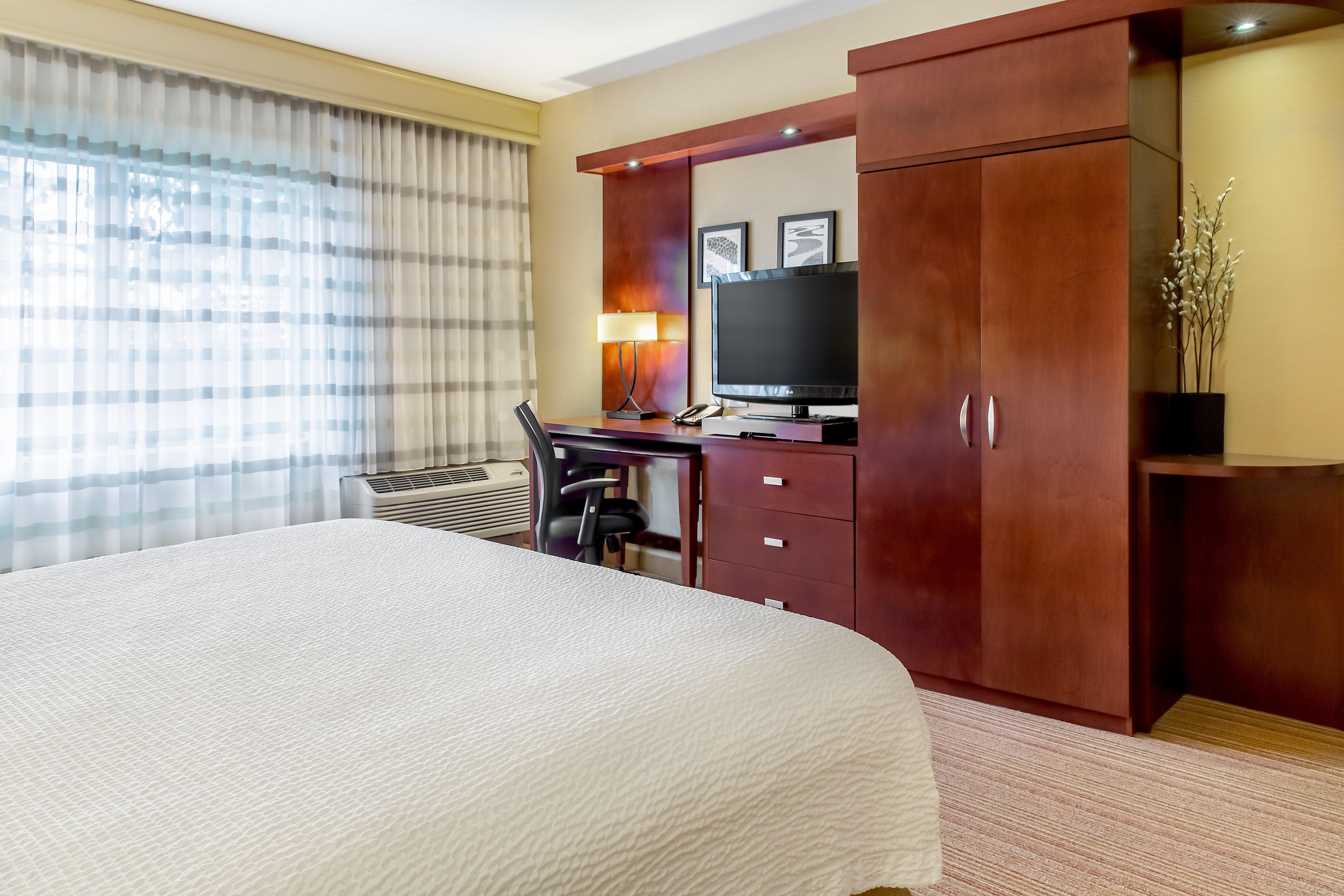 Courtyard Lexington Keeneland Airport Rooms Pictures Reviews