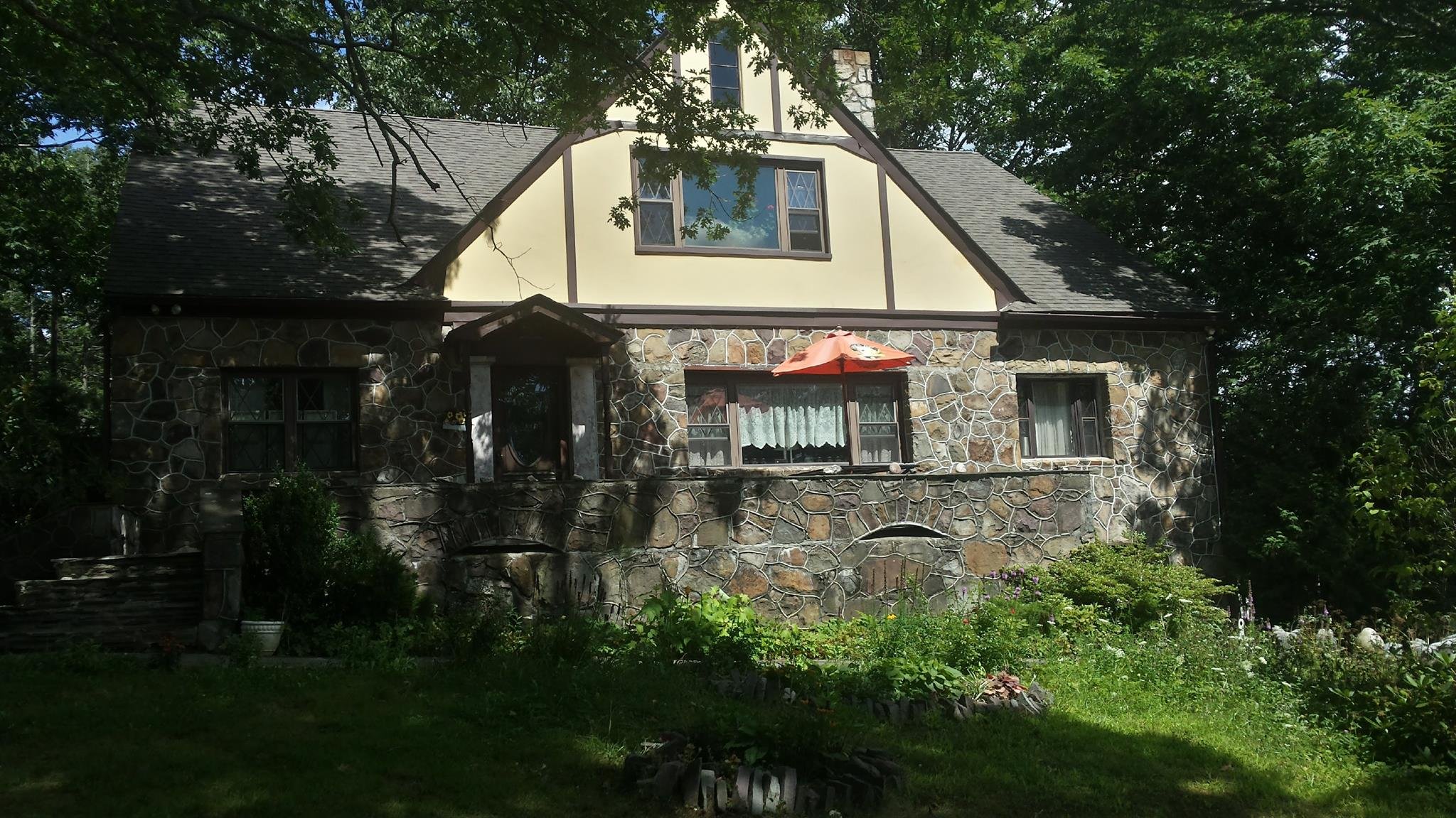 MAURROCKS - A POCONO MOUNTAINS BNB - Updated 2024 Prices & Lodging ...