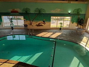 Western Inn Council Bluffs in Council Bluffs, image may contain: Pool, Water, Plant