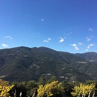Esta es la vista que veran desde uno de nuestros grandes ventanales o frente a la que podran tomar-se un café o una copa sentados en el balcón.