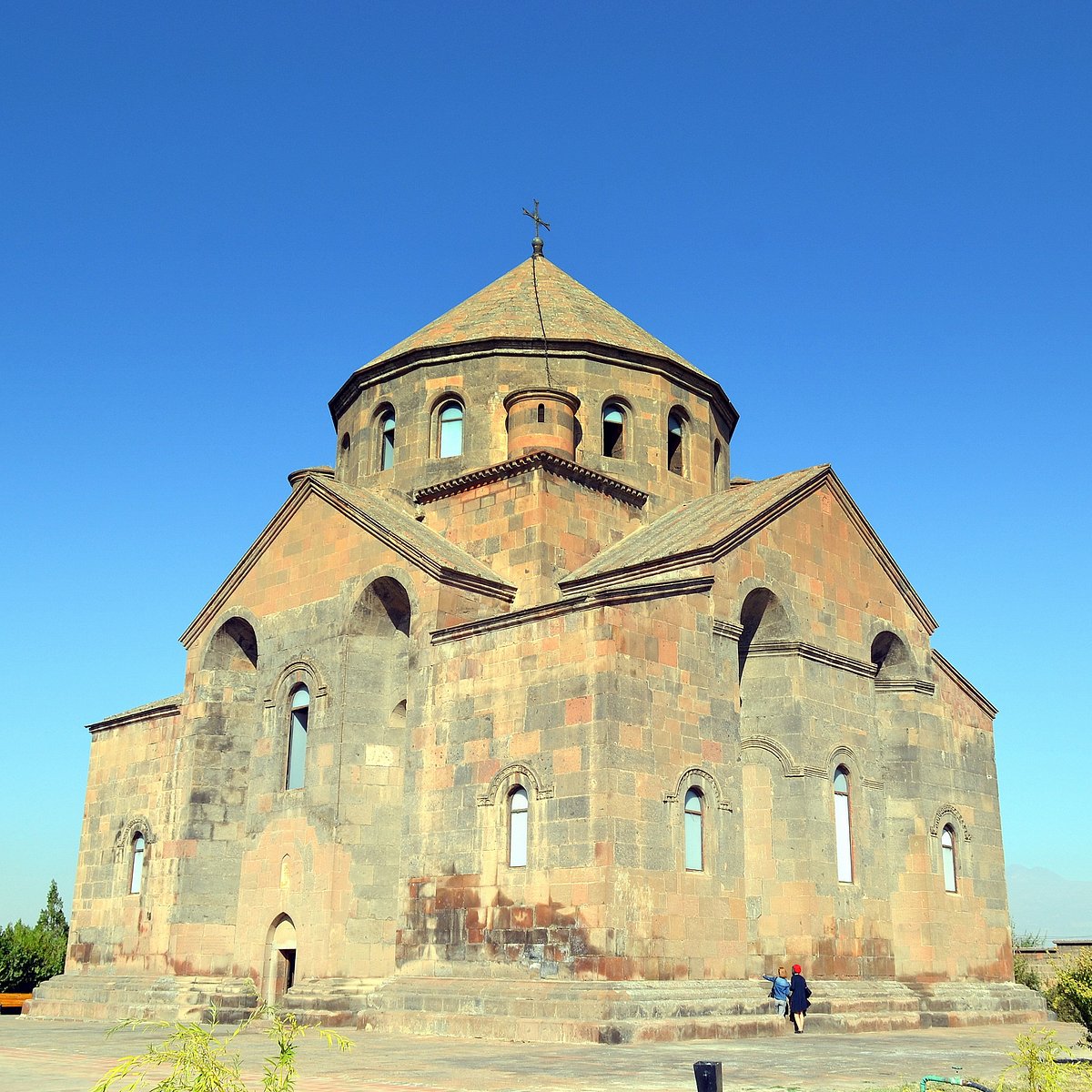 Церковь в Ереване Эчмиадзин