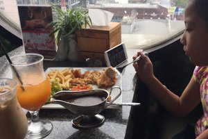 Bersantap