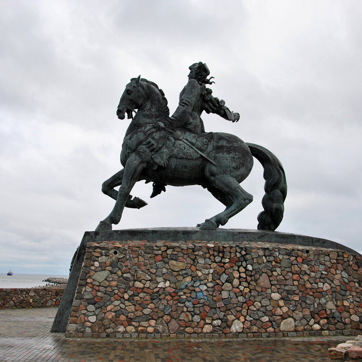 Памятник императрице Елизавете Петровне, Балтийск: лучшие советы перед  посещением - Tripadvisor