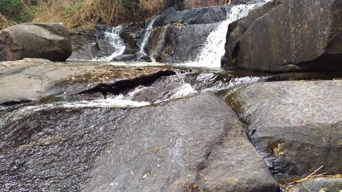 CACHOEIRA EM COTIA que quase ninguém conhece #cachoeira #cachoeiraesco