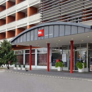 Facade, entrance