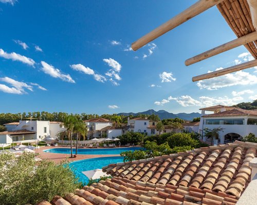 sardinien hotel am strand mit hund