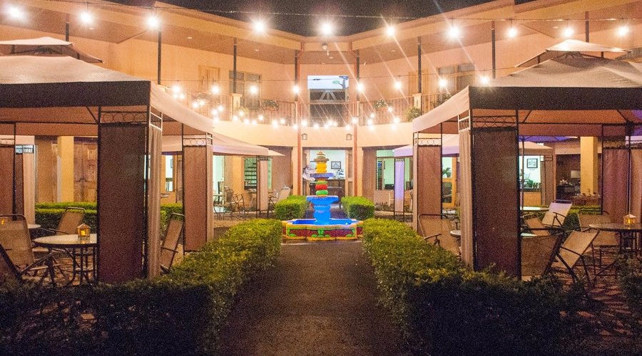 Área de restaurante al aire libre