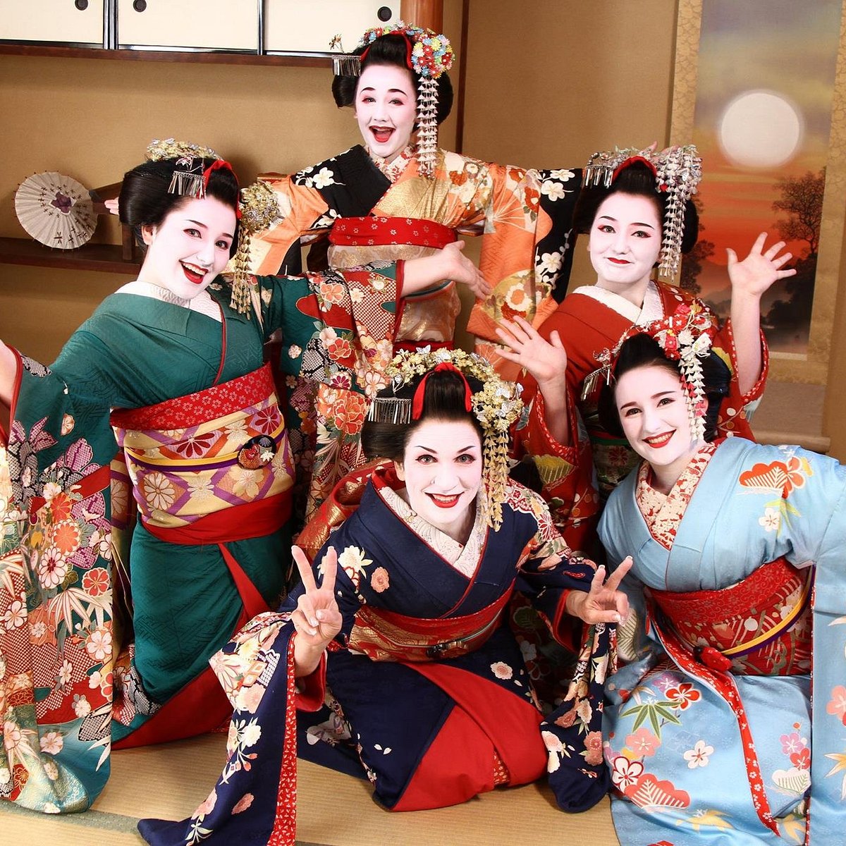 Straat spontaan Detecteren Geisha and Maiko Makeover Experience in Kyoto Gion Aya - All You Need to  Know BEFORE You Go