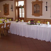 Gasthof mit rustikalem Saal, geeignet für Hochzeiten, Familien- und Betriebsfeiern