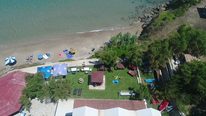 Psarou Studios Beach: Pictures & Reviews - Tripadvisor