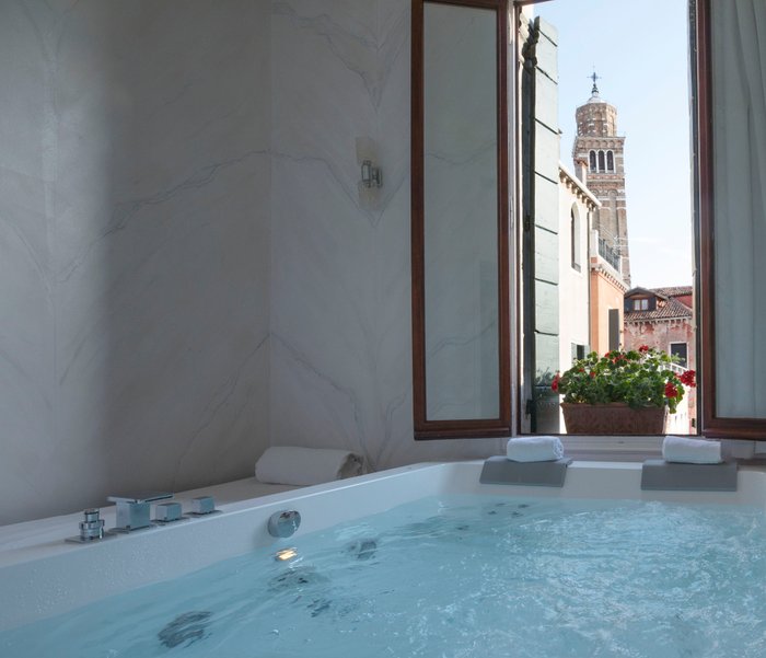 Palazzo Paruta & Wellness Apartments Private Balconies: Pictures ...