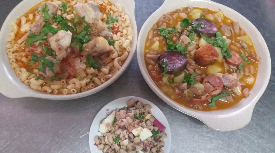 Massada de tamboril e sopa da pedra.